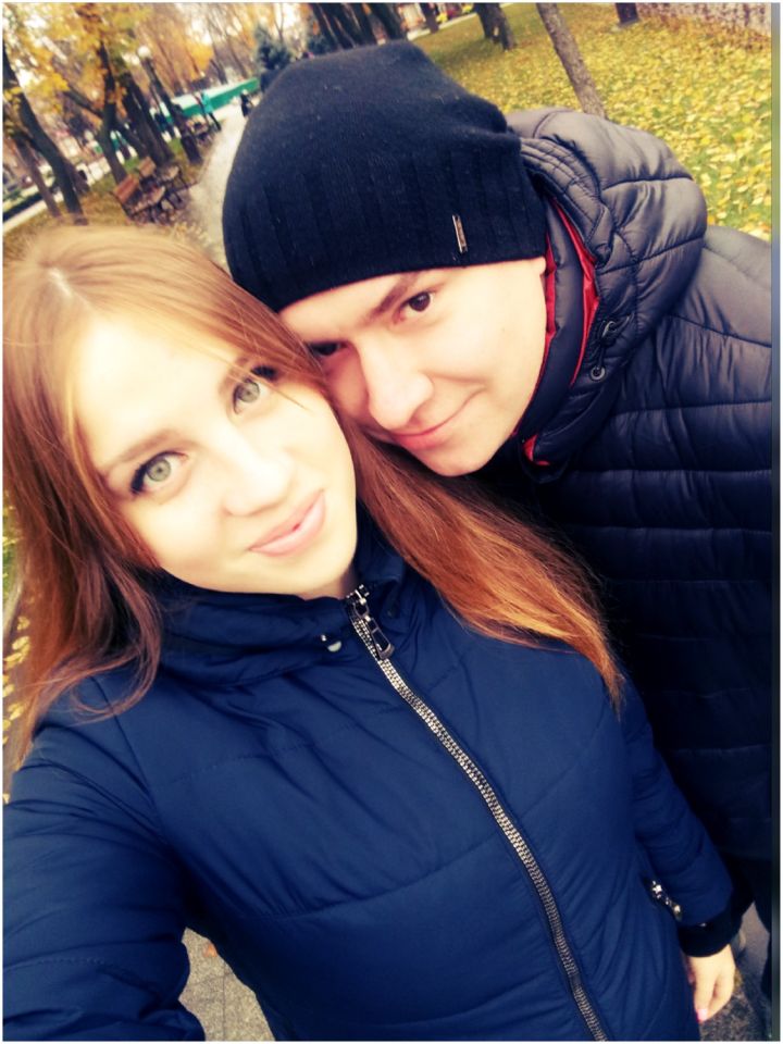 Познакомились мы абсолютно случайно, даже не подозревая тогда, что через некоторое время мы будем самыми счастливыми и самыми влюблёнными. Мы прошли через многое: поездки в АТО, больницы, предательство родных и близких… Но мы всегда были друг у друга, зная что есть то - самое крепкое, надёжное плечо, на которое можно положиться. Оно того стоило! Теперь у нас есть маленький сыночек, которому скоро 2 месяца. Хоть он и маленький, но наша любовь к нему большая. Я благодарна любимому за все радостные моменты, которых впереди ещё больше. Я думаю, что вот она и есть настоящая любовь, такой она и должна быть - тяжелой, но сильной со счастливым продолжением!!!