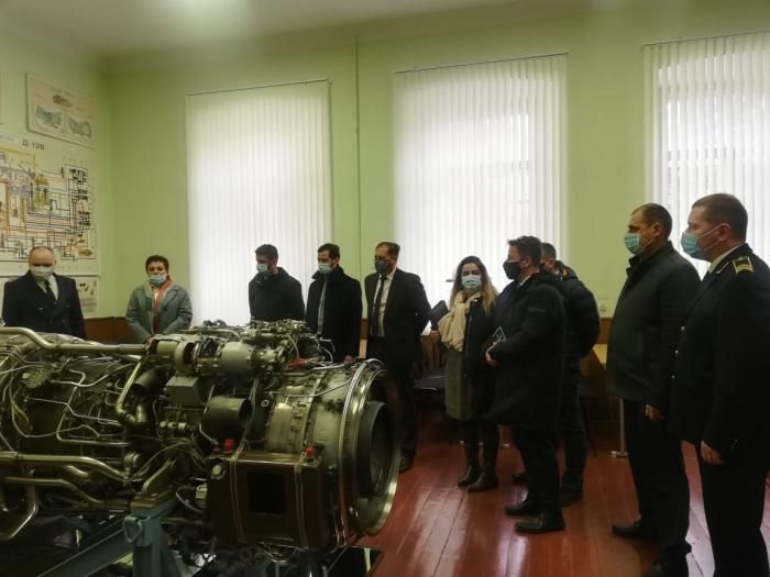 Французькій делегації показали матеріальну базу коледжу