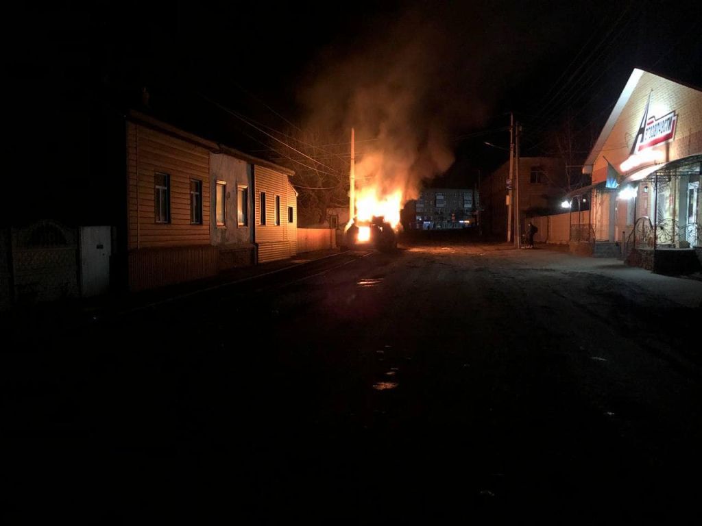 Палаюча бронетехніка ворога на вулицях Конотопа